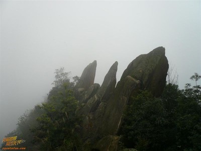 重庆三块石观景台（重庆三块石夜景）